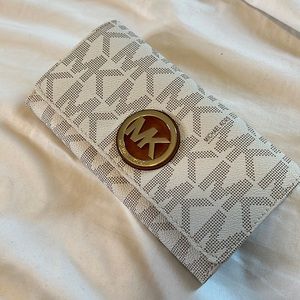 Nwt Michael kors wallet